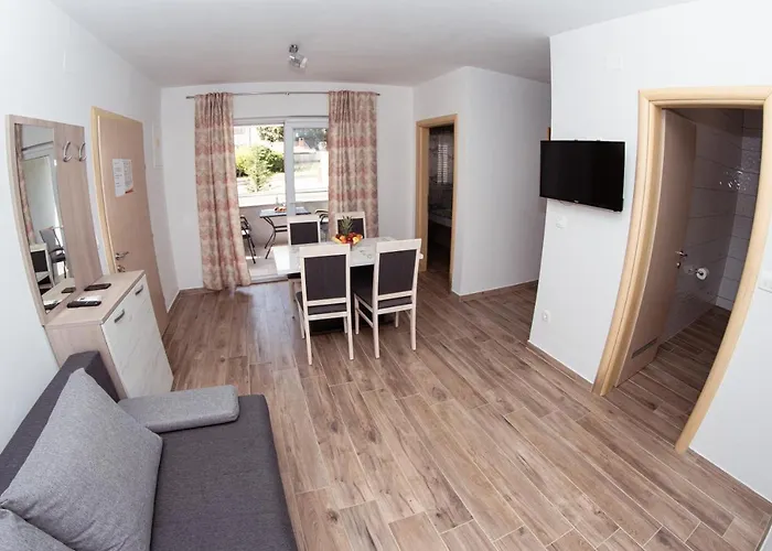 Apartmani Mijo, Biograd Na Moru