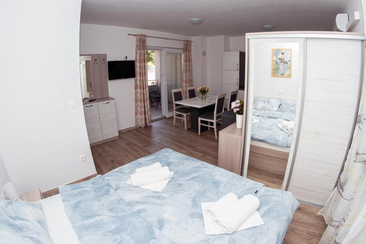 Mijo, Apartmán *