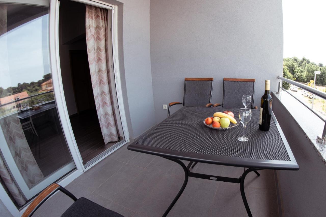 Mijo, Apartment *